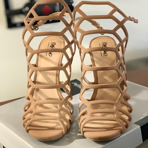 Mossimo “Kylea” Tan Heel - Picture 2 of 2